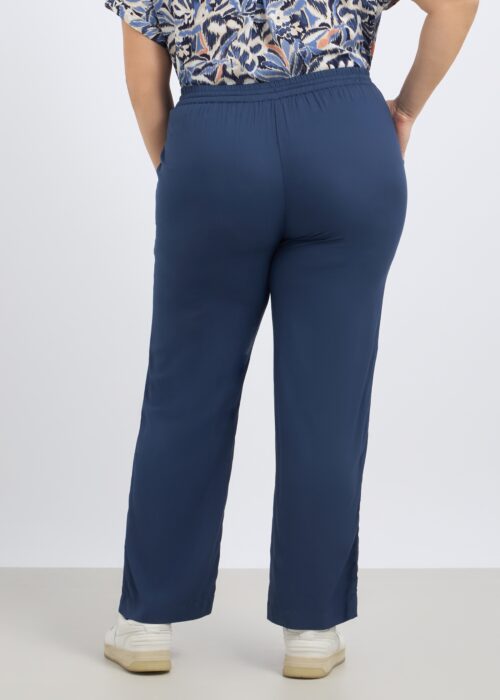 Alternative view of Hlače