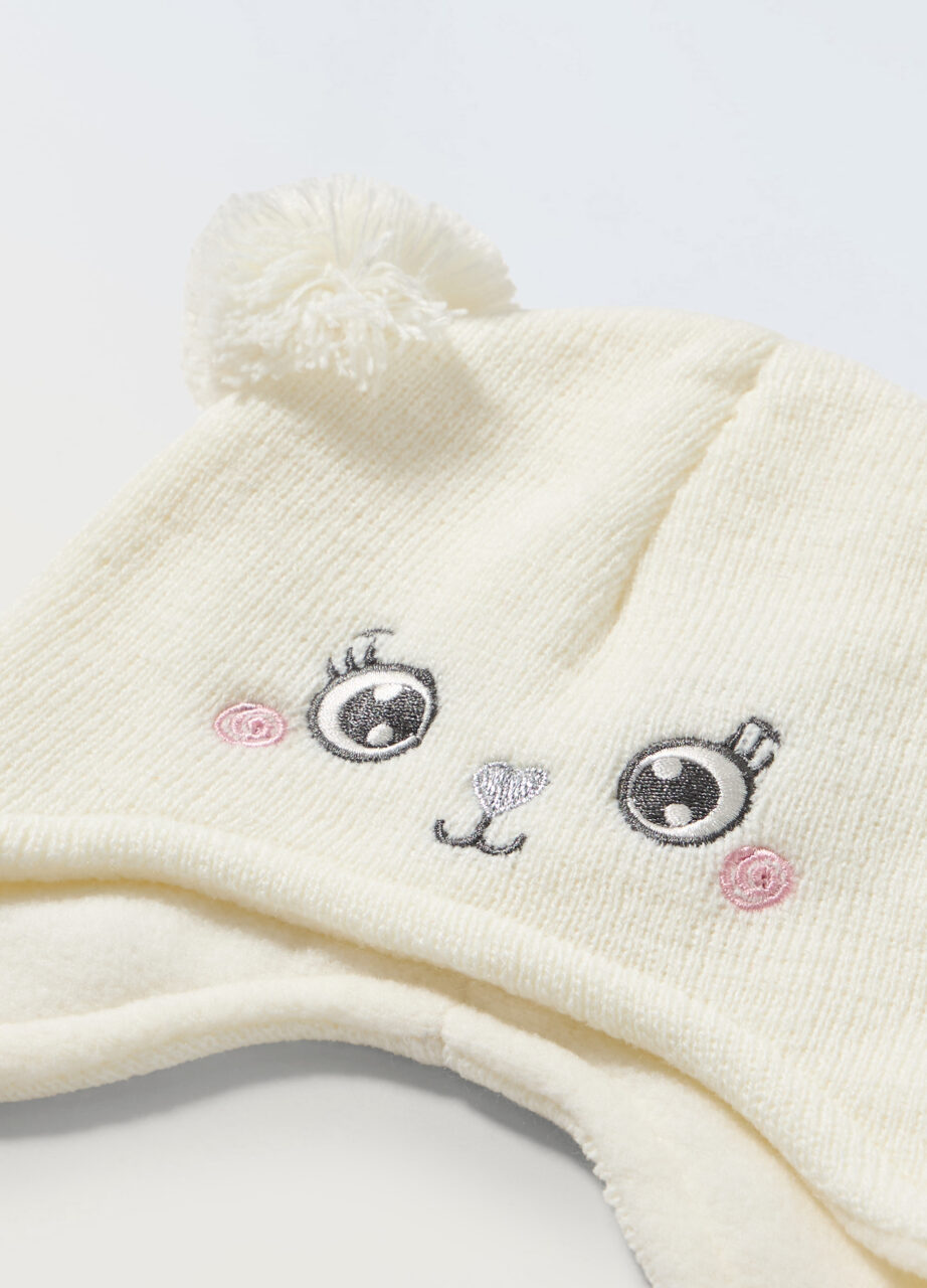 Alternative view of Kapa sa pom pomom