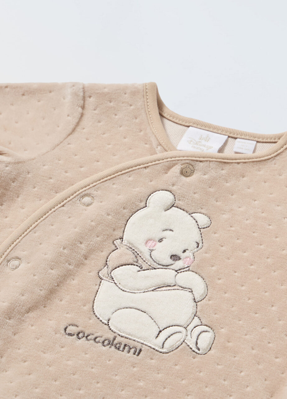 Alternative view of Kombinezon od velura s vezom za novorođenčad Winnie Pooh