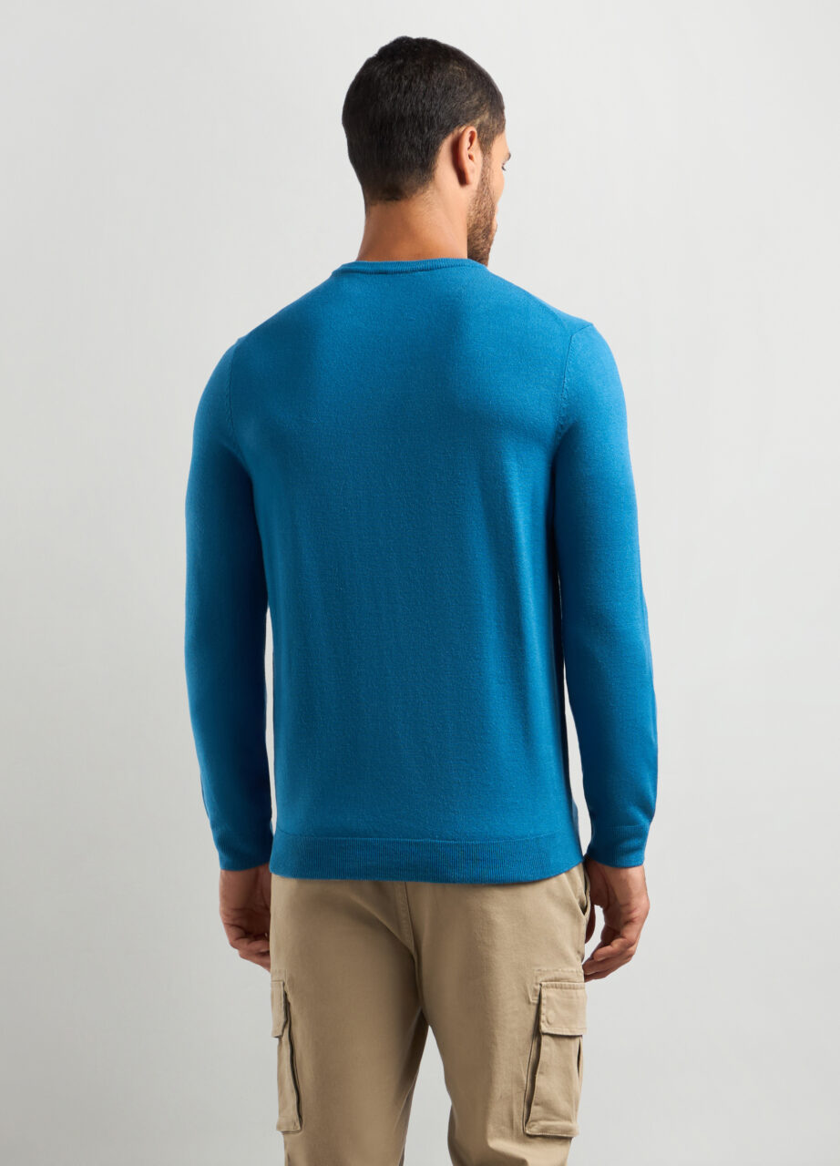 Alternative view of Džemper s okruglim izrezom u jednobojnom izgledu za muškarce