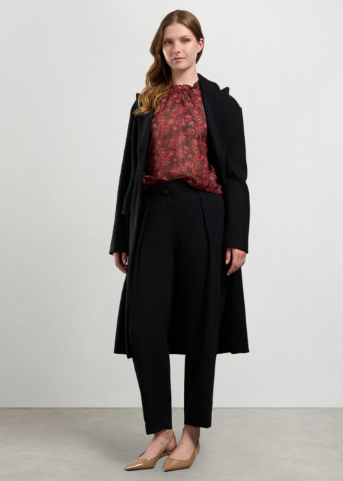 Hlače od crepe materijala