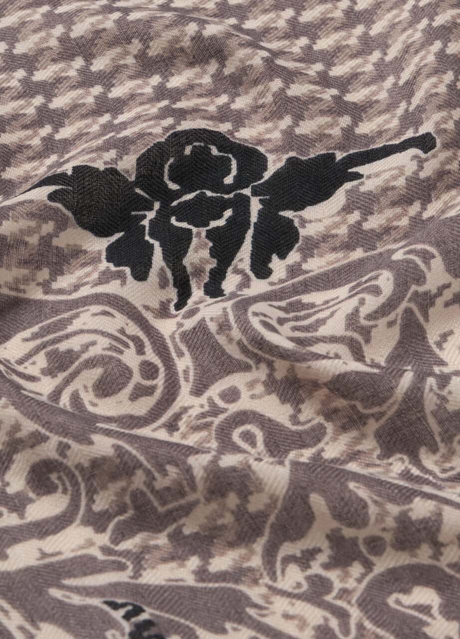 Alternative view of Šal s printom