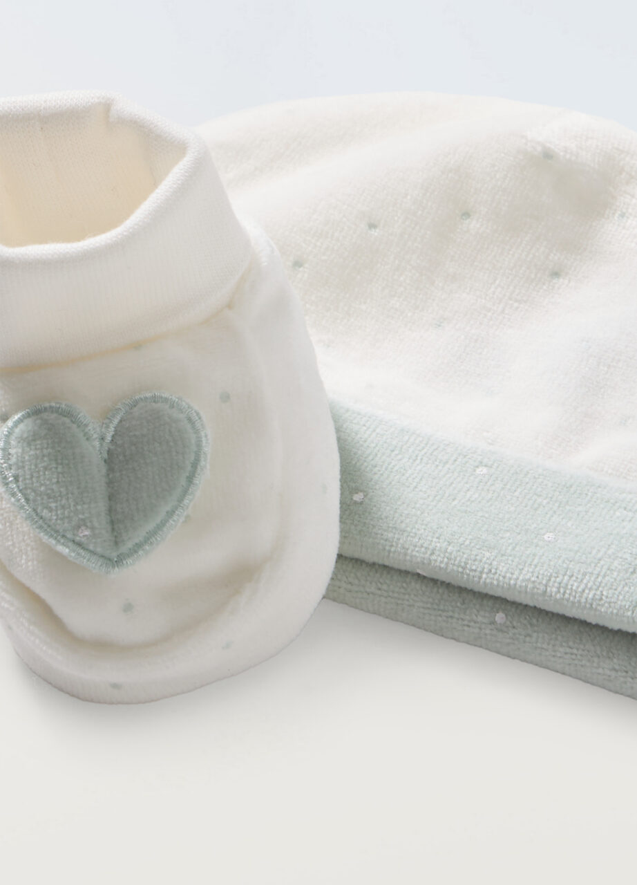 Alternative view of Set od velura sastavljen od kape i papučica za novorođenče