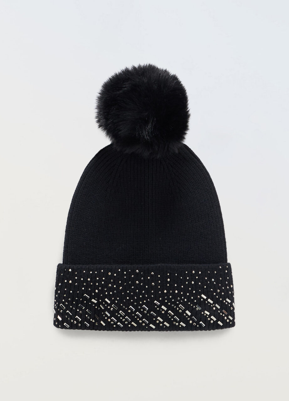 Ženska kapa sa ukrasima