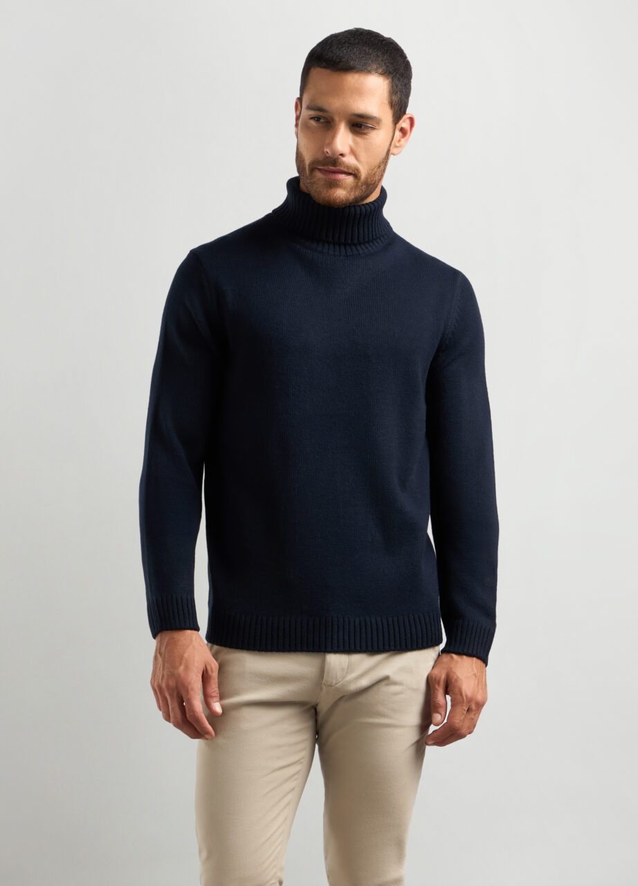 Rolka u jednobojnom izgledu za muškarce