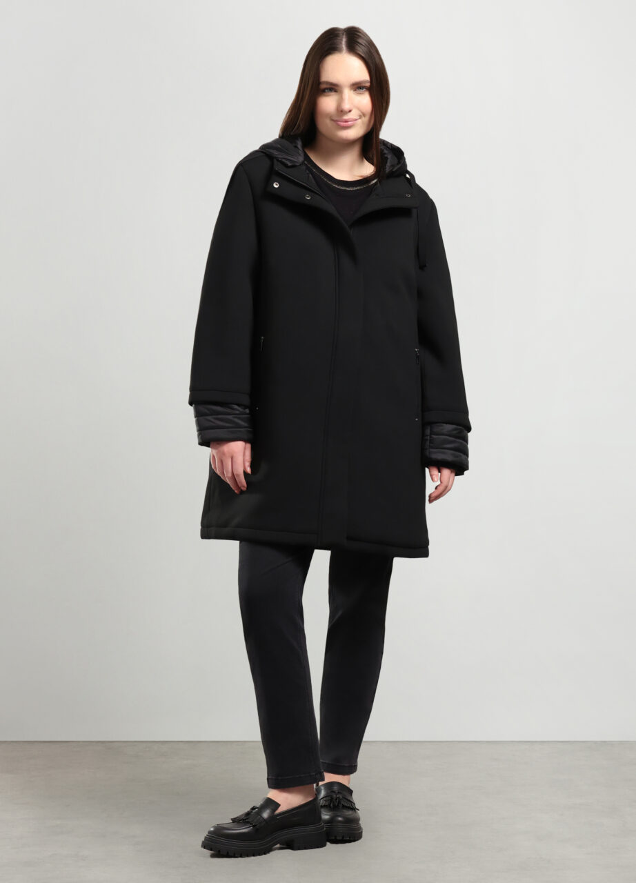 Podstavljena jakna s kapuljačom za punije žene