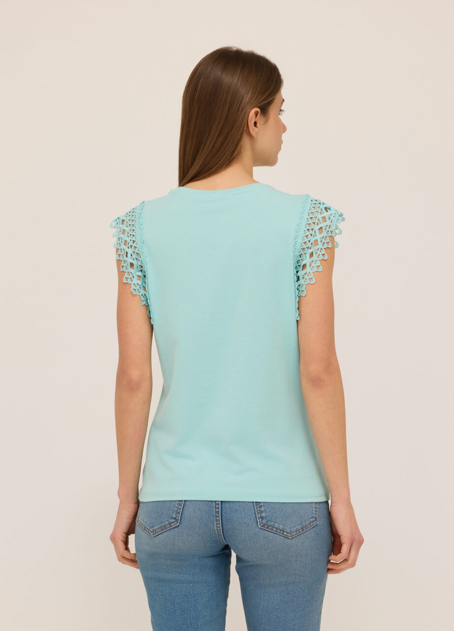 Alternative view of Majica