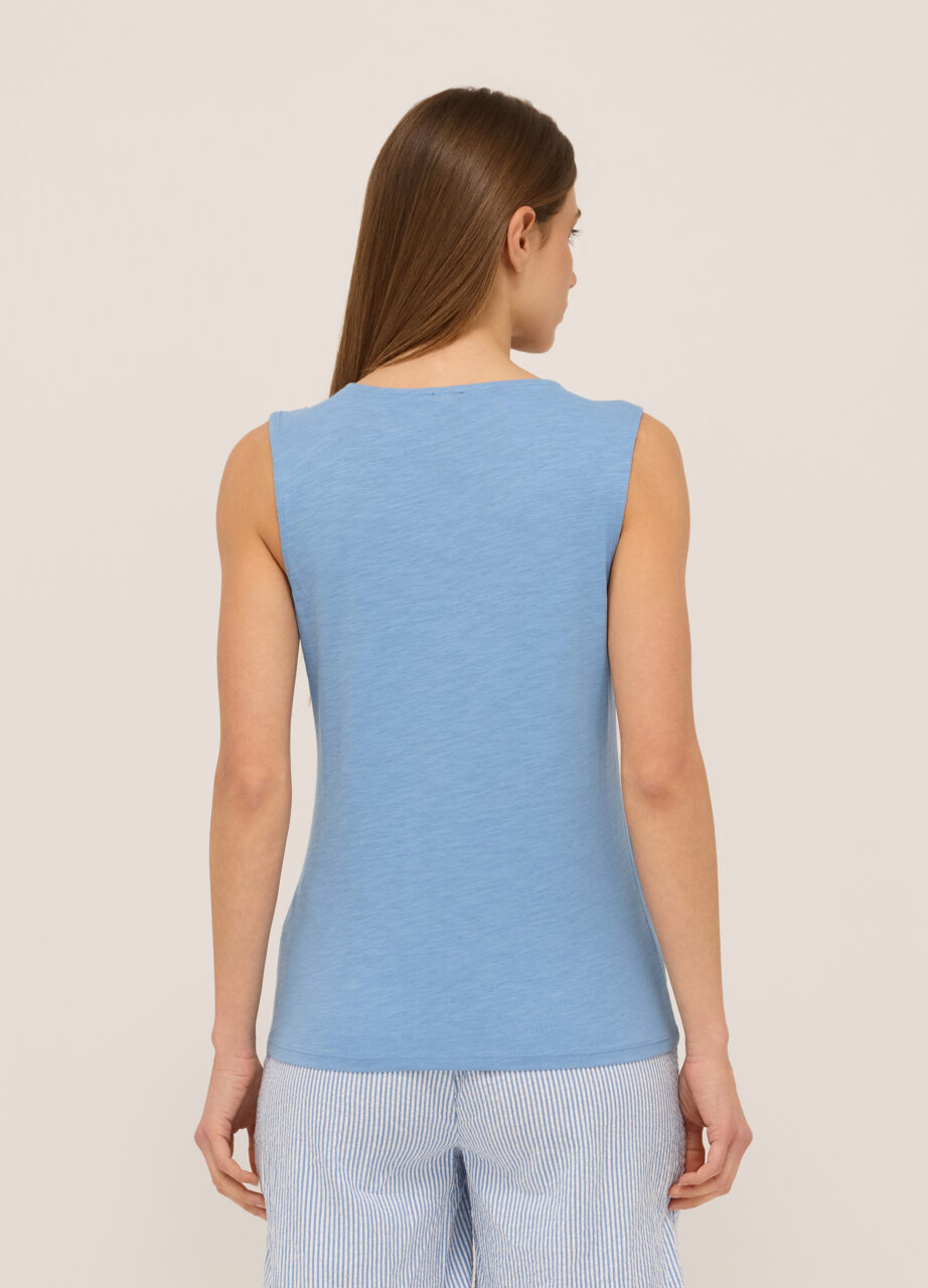 Alternative view of Majica