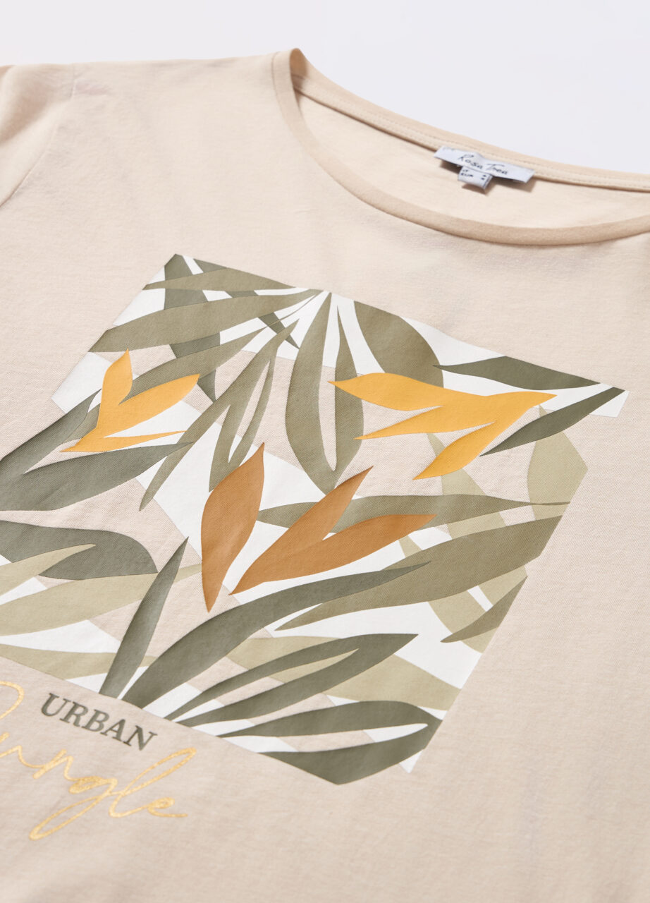 Alternative view of Majica