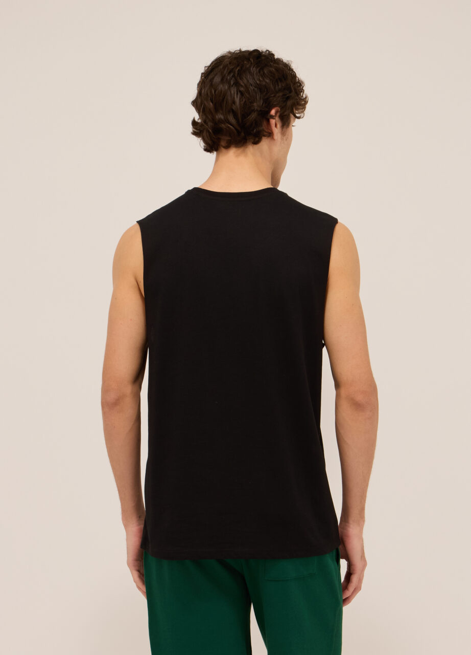 Alternative view of Majica