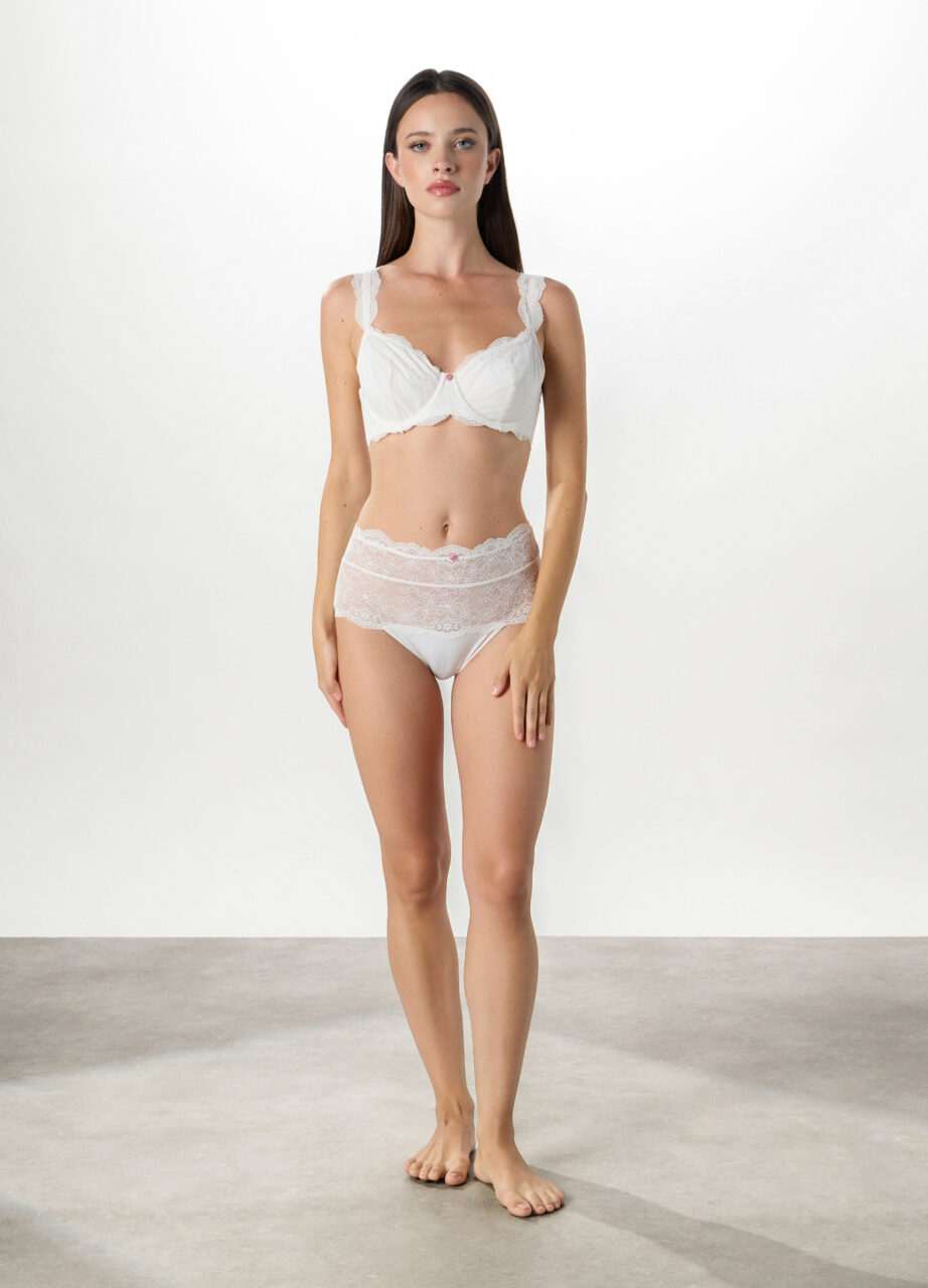 Gaćice visokog struka s čipkastim detaljima