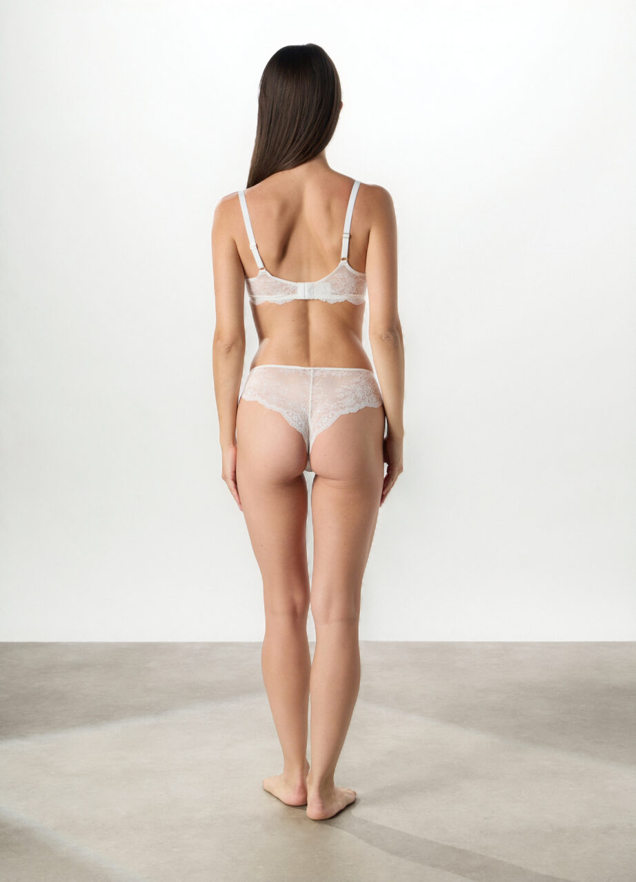 Alternative view of Gaćice s čipkastim detaljima