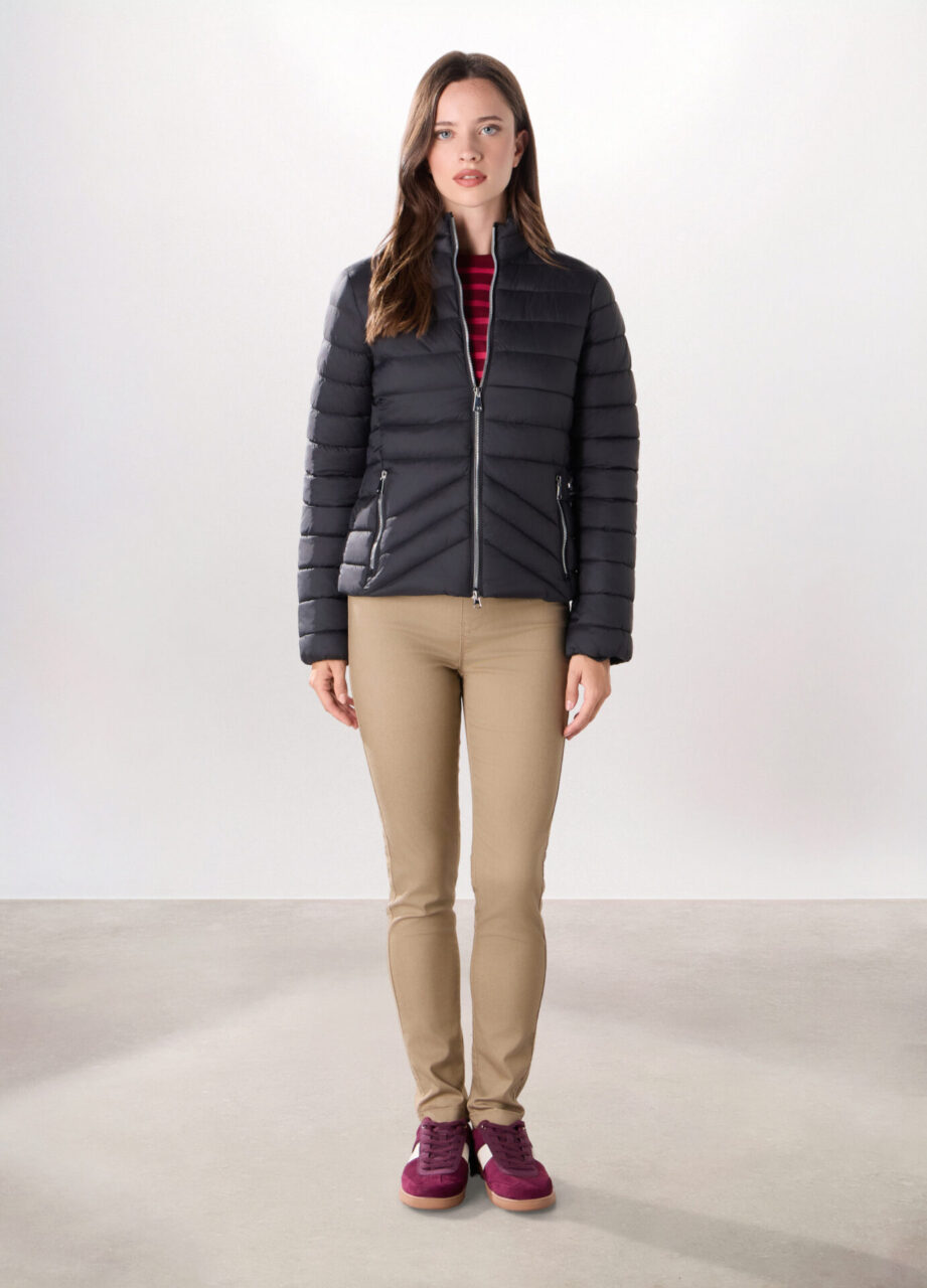 Postavljena jakna za žene