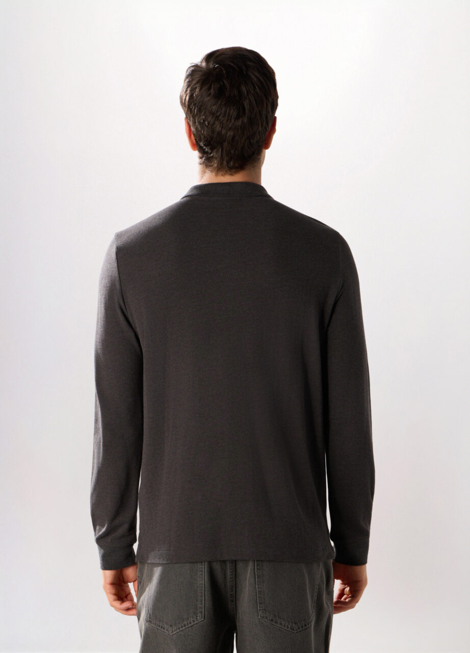 Alternative view of Majica