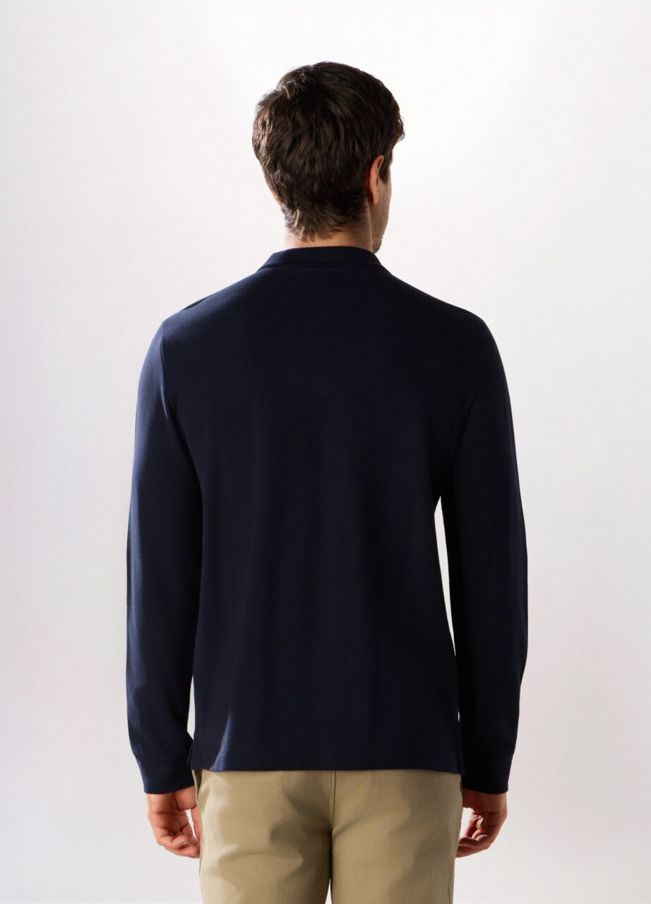 Alternative view of Majica