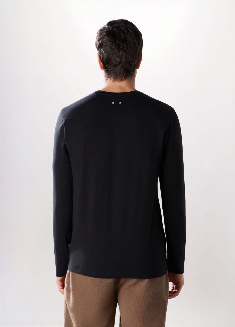 Alternative view of Majica