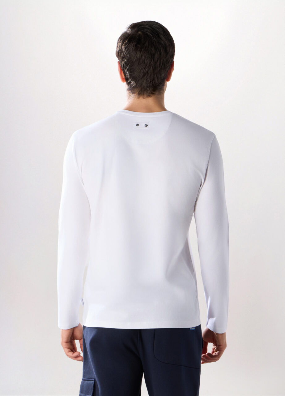 Alternative view of Majica