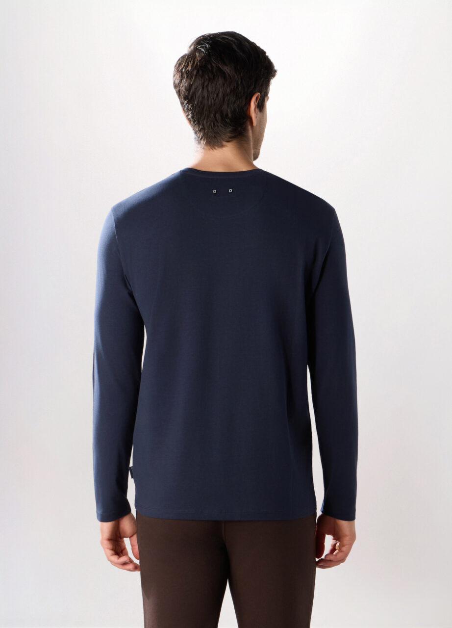 Alternative view of Majica