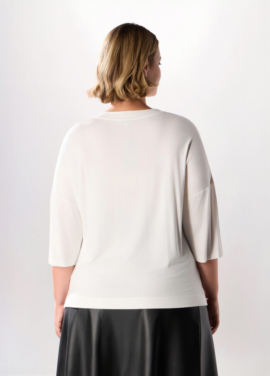 Alternative view of Majica