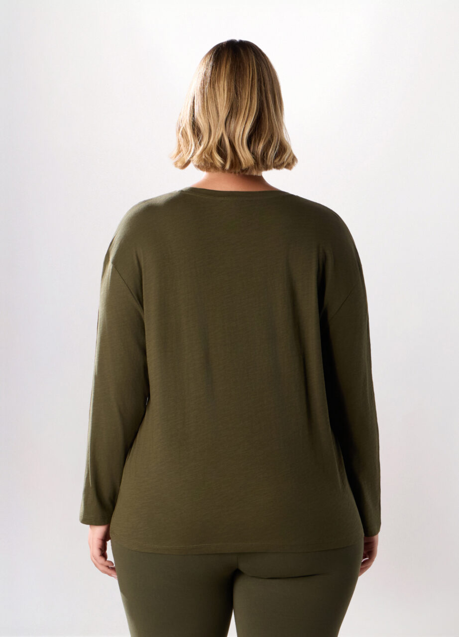 Alternative view of Majica