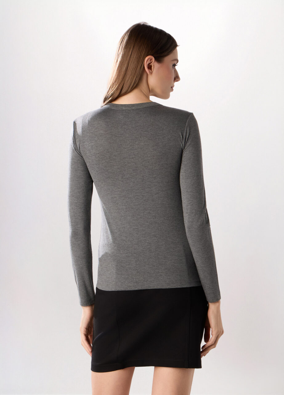 Alternative view of Majica