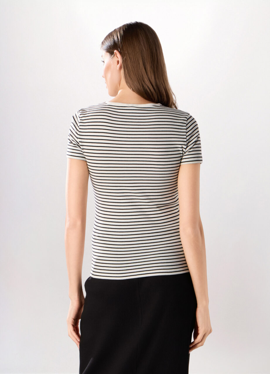 Alternative view of Majica