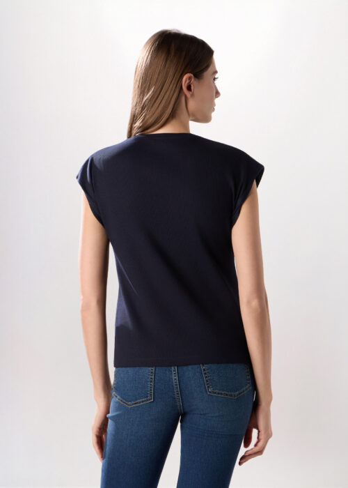 Alternative view of Majica