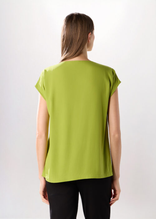 Alternative view of Majica