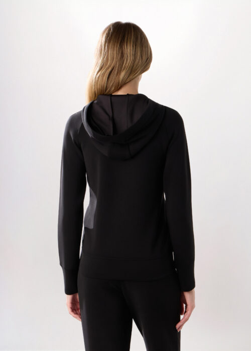 Alternative view of Dukserica