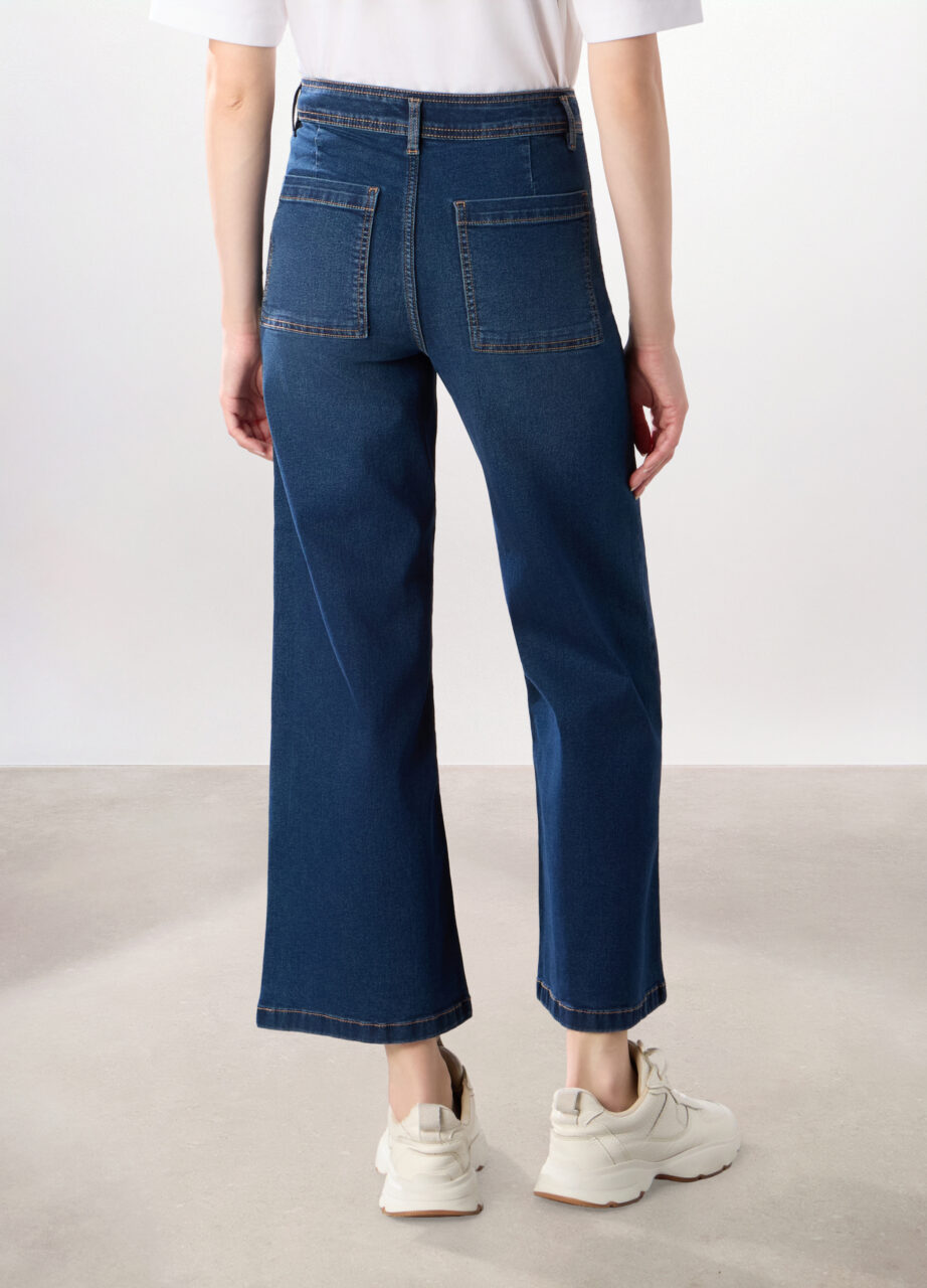 Alternative view of Jeans