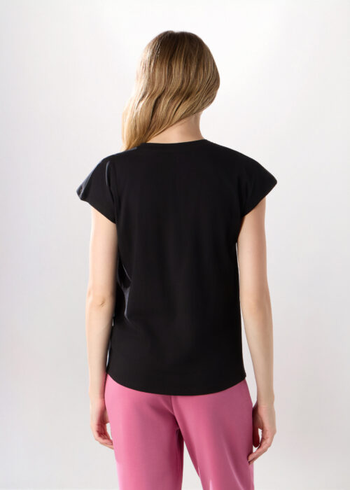 Alternative view of Majica