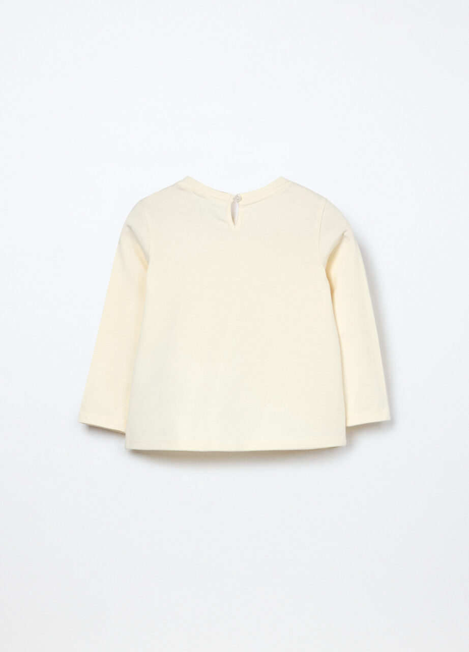 Alternative view of Majica