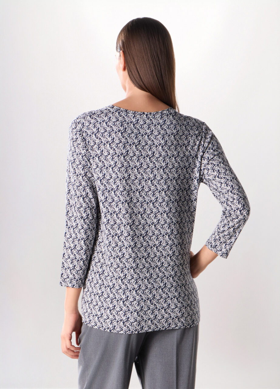 Alternative view of Majica