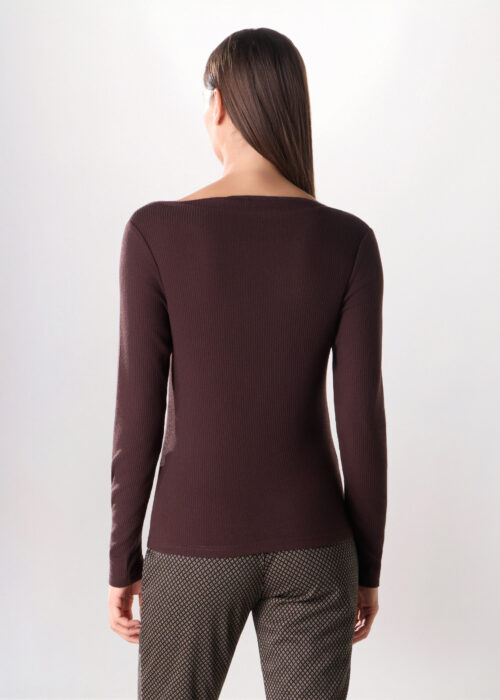 Alternative view of Majica