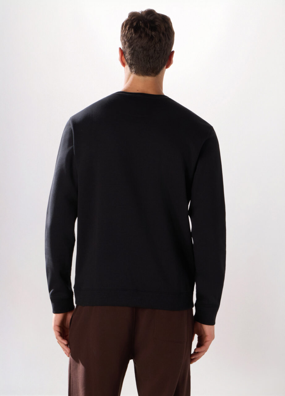 Alternative view of Majica