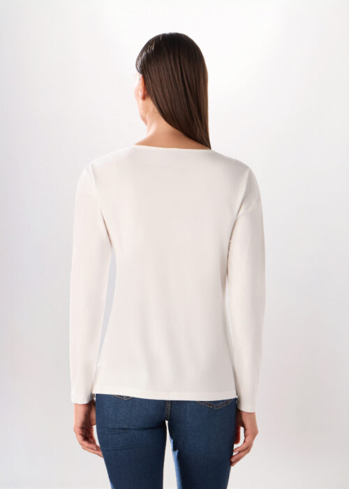 Alternative view of Majica