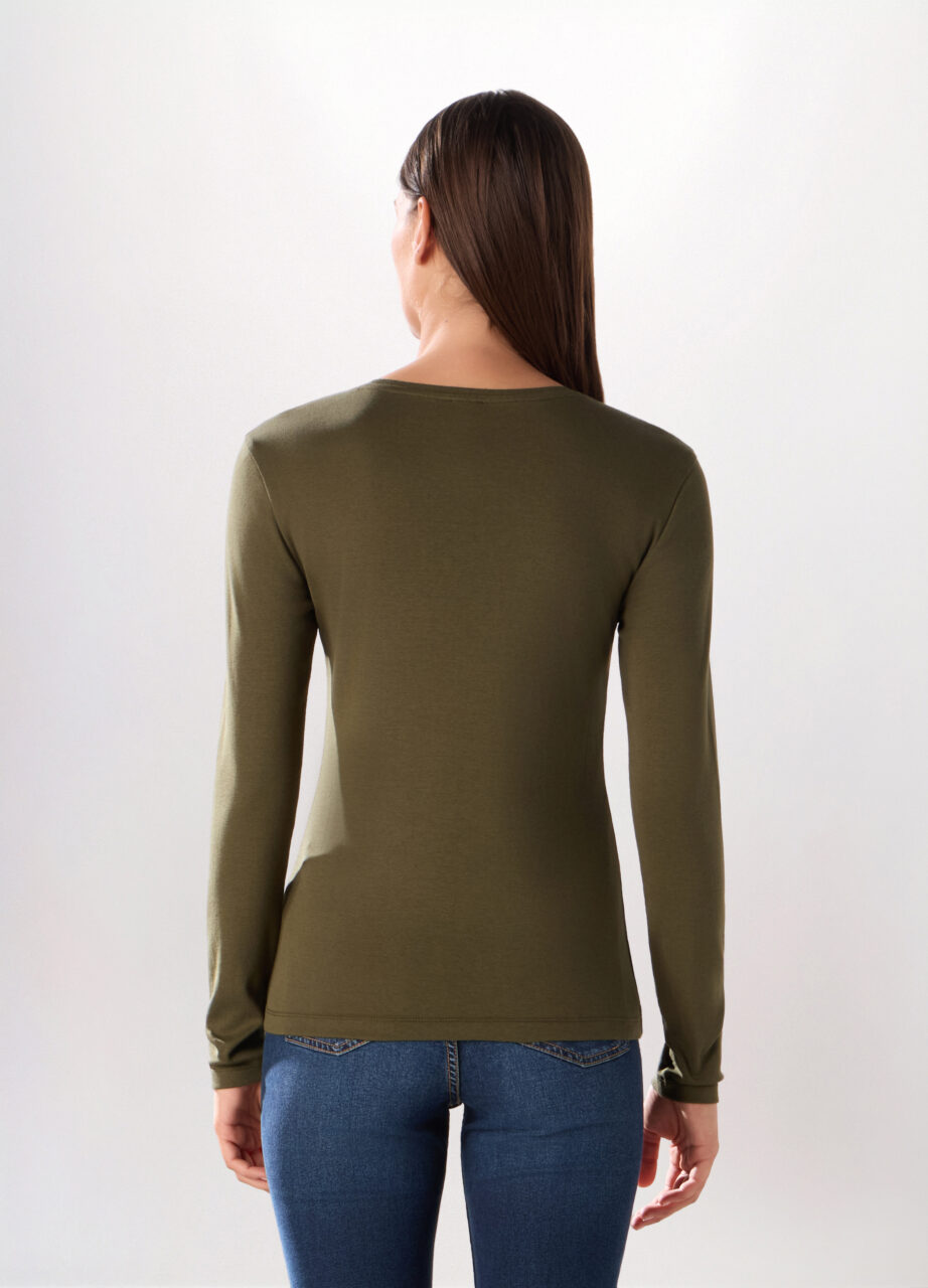 Alternative view of Majica