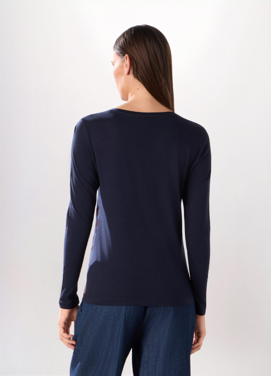 Alternative view of Majica