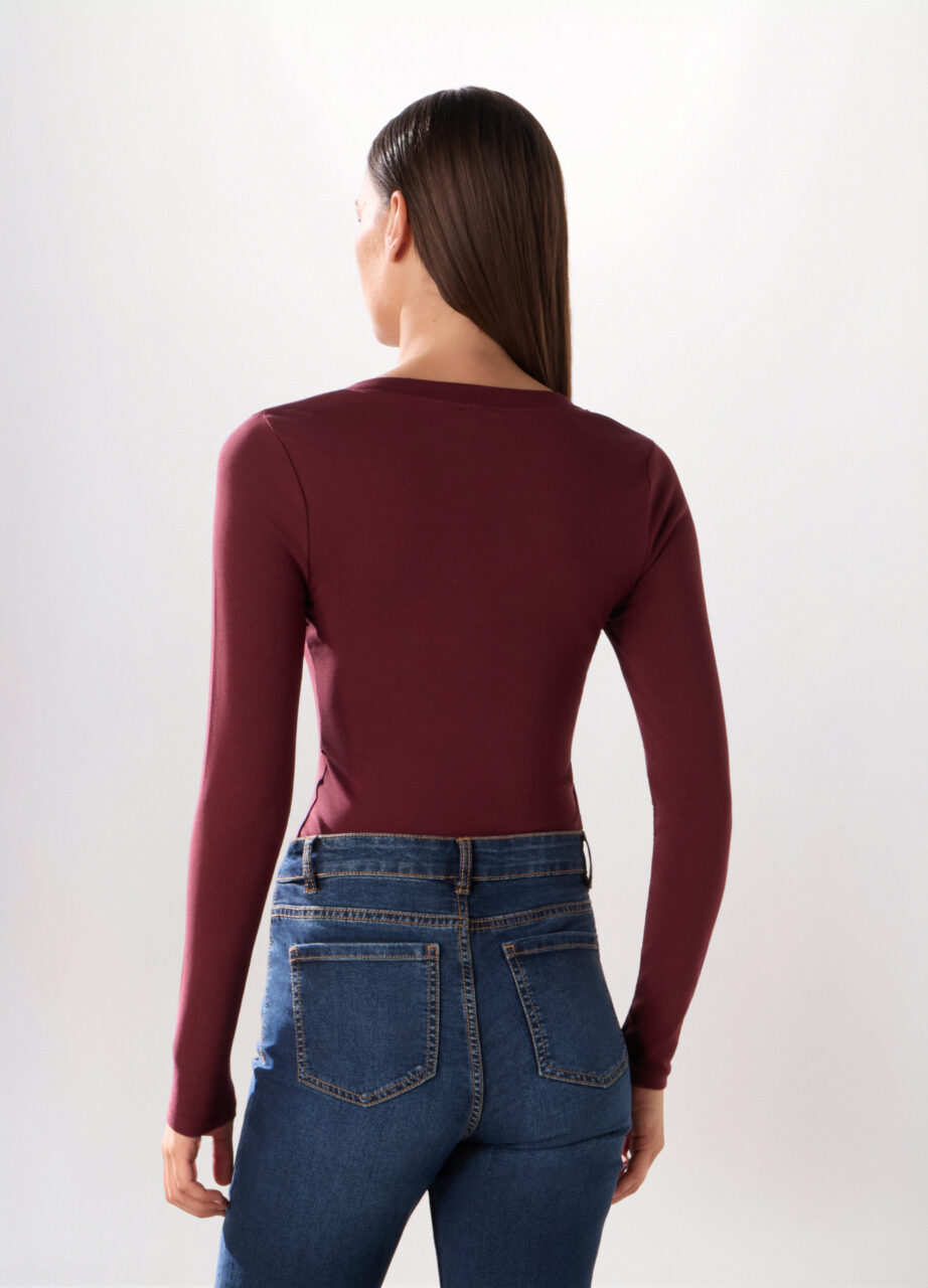 Alternative view of Majica