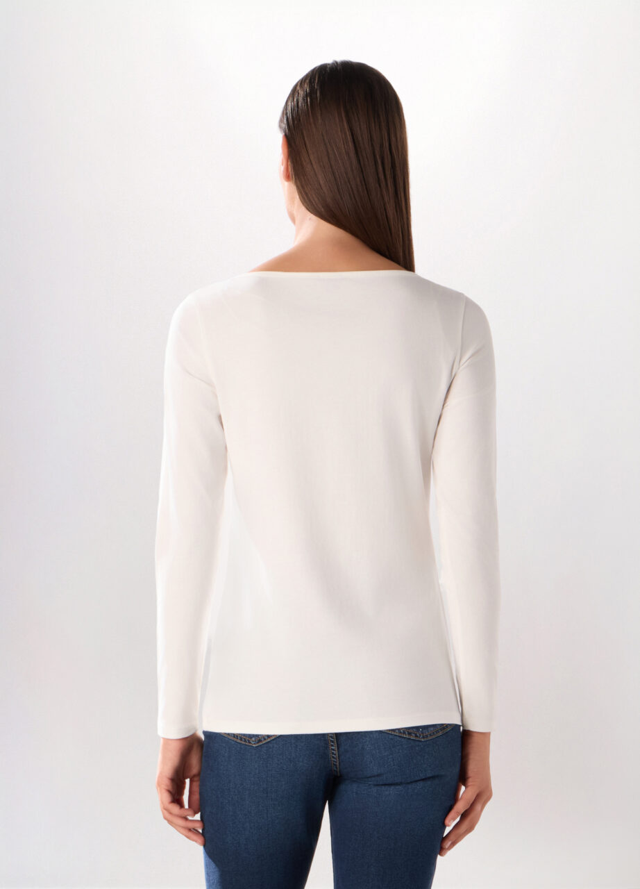 Alternative view of Majica