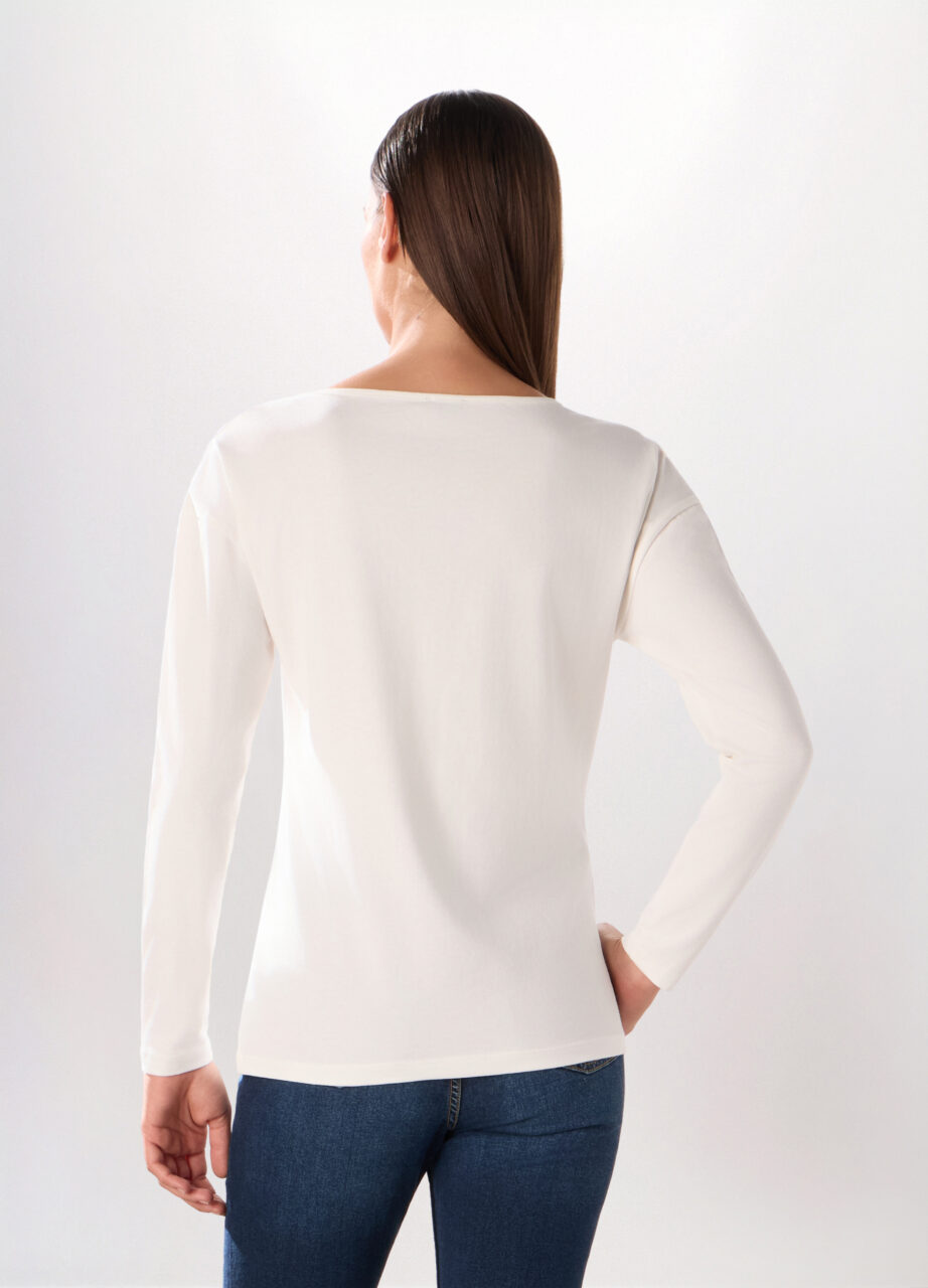 Alternative view of Majica