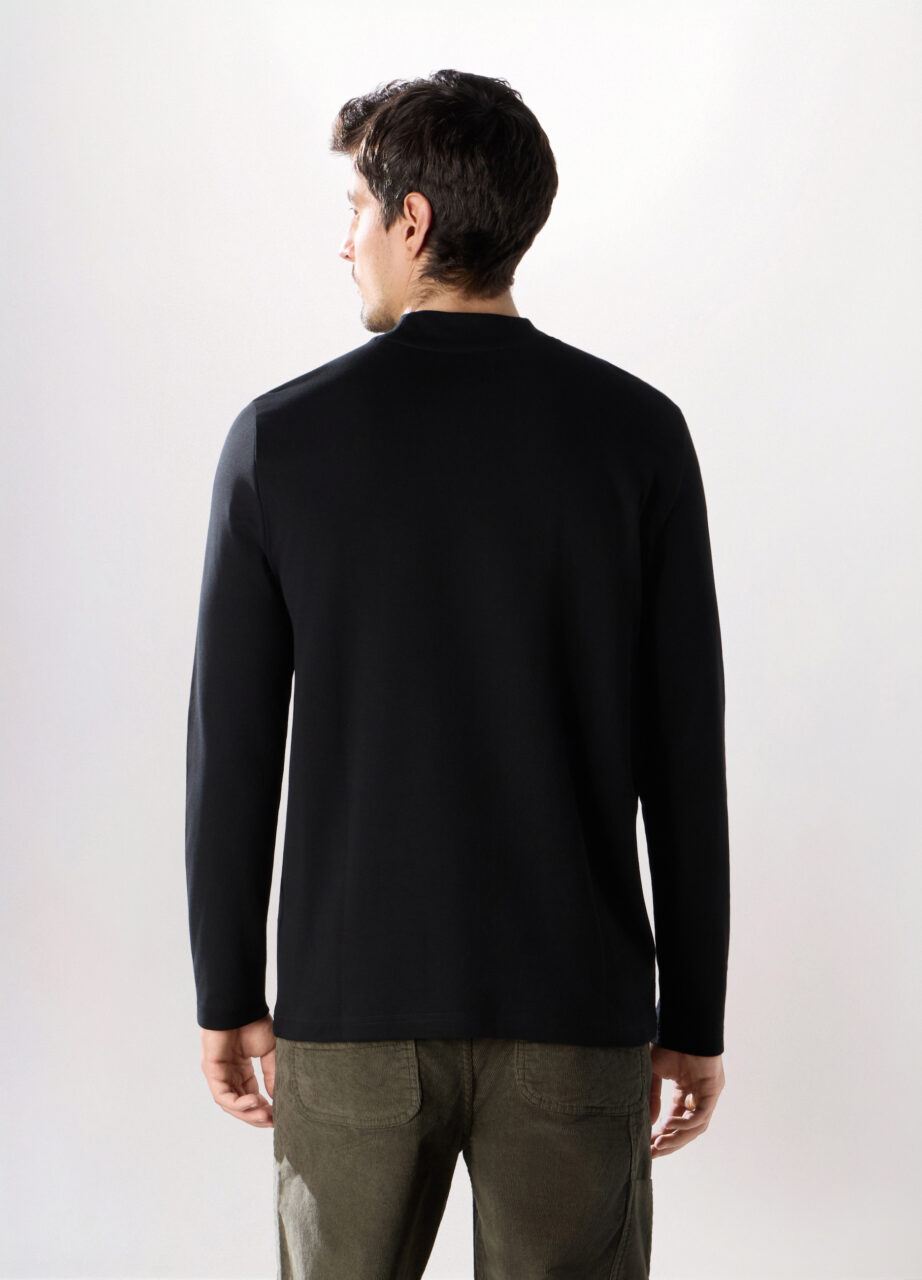 Alternative view of Majica