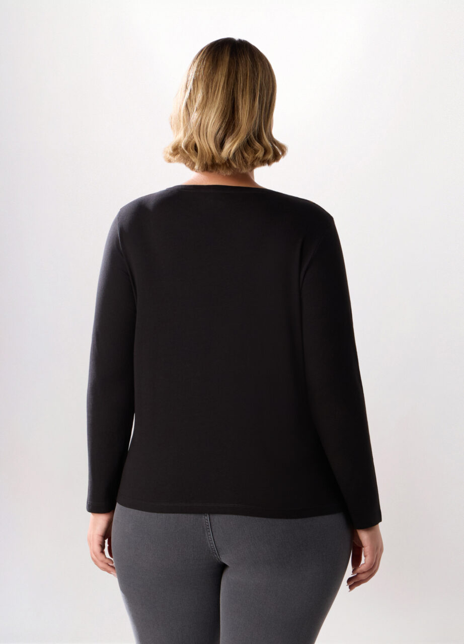 Alternative view of Majica