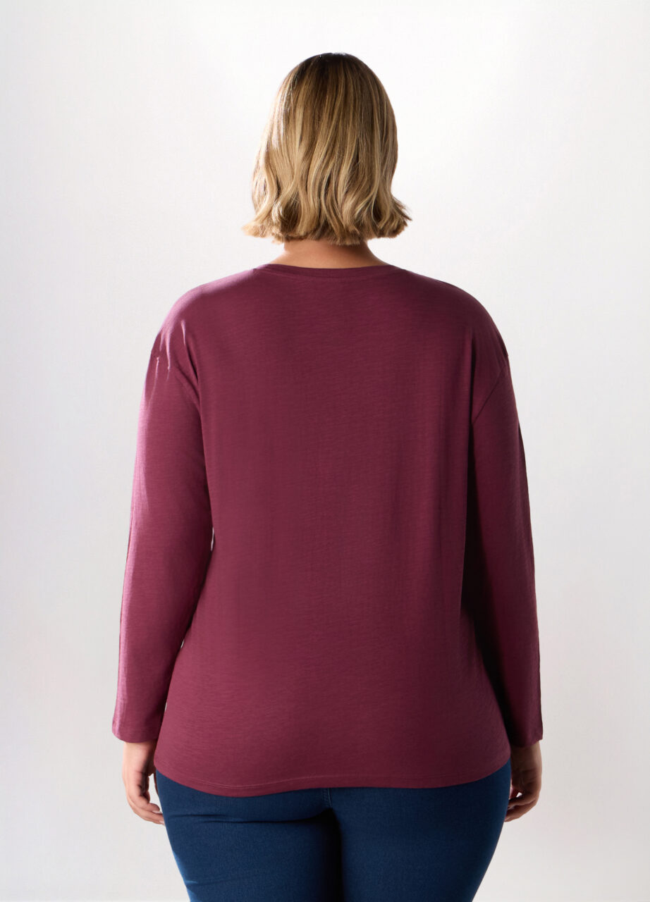 Alternative view of Majica