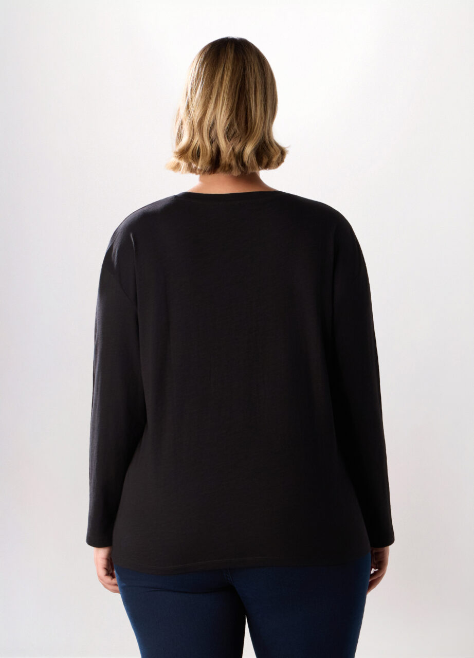 Alternative view of Majica