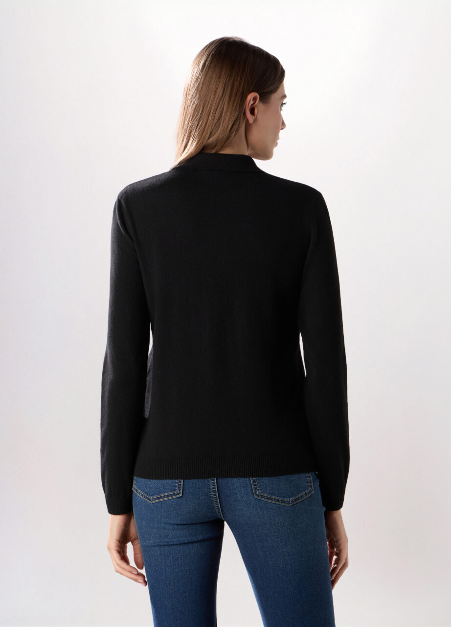 Alternative view of Majica