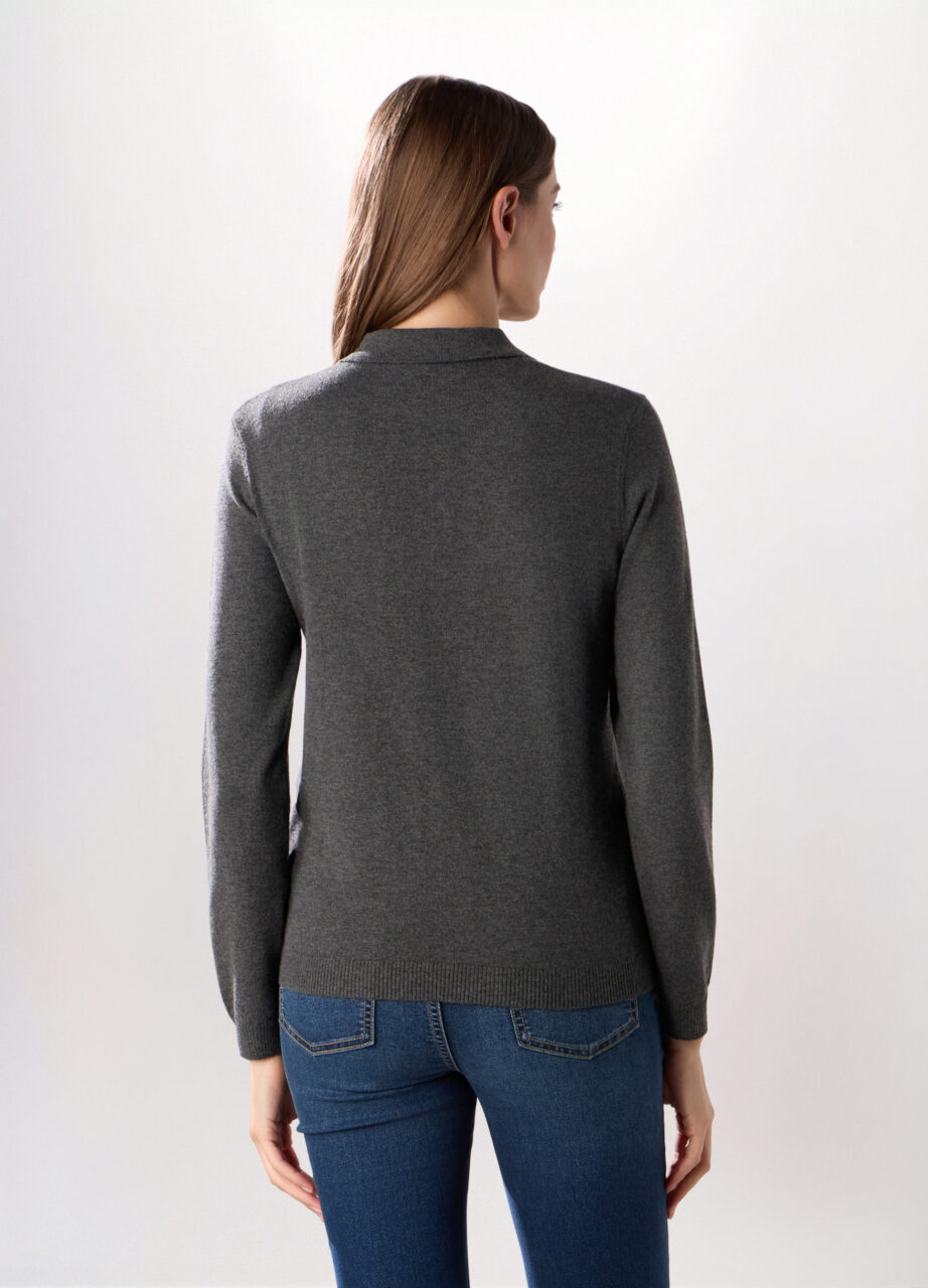 Alternative view of Majica