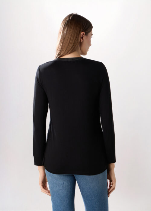 Alternative view of Majica