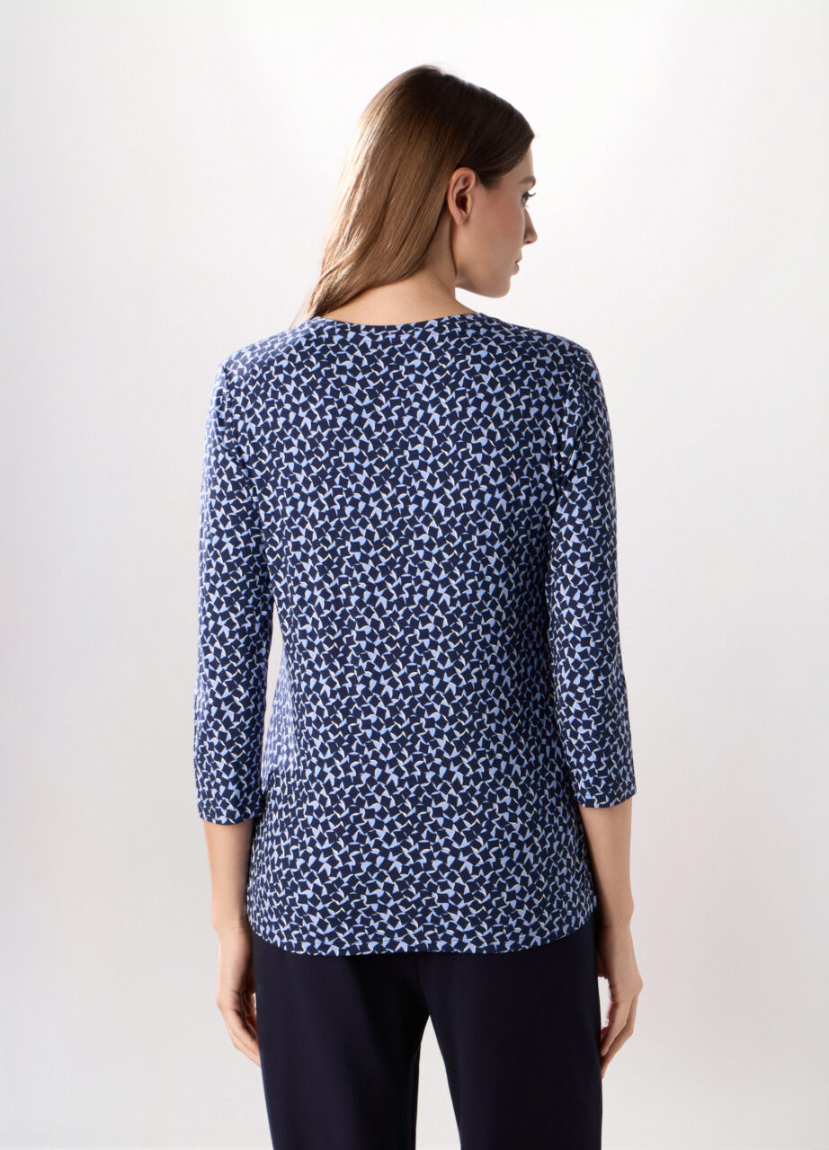 Alternative view of Majica