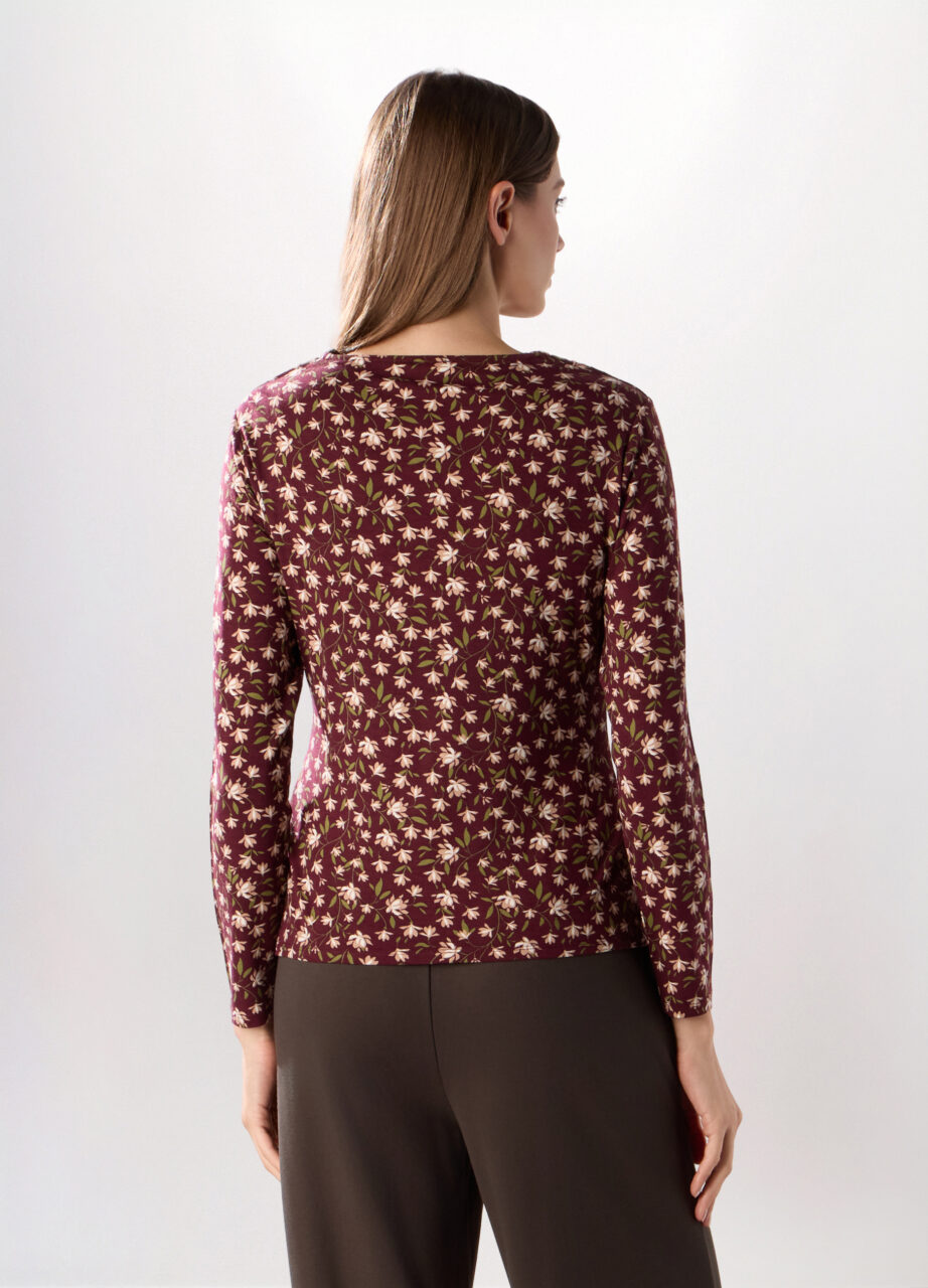 Alternative view of Majica